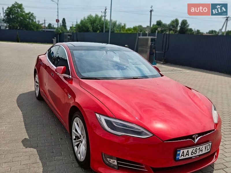 Tesla Model S, фото з оголошення