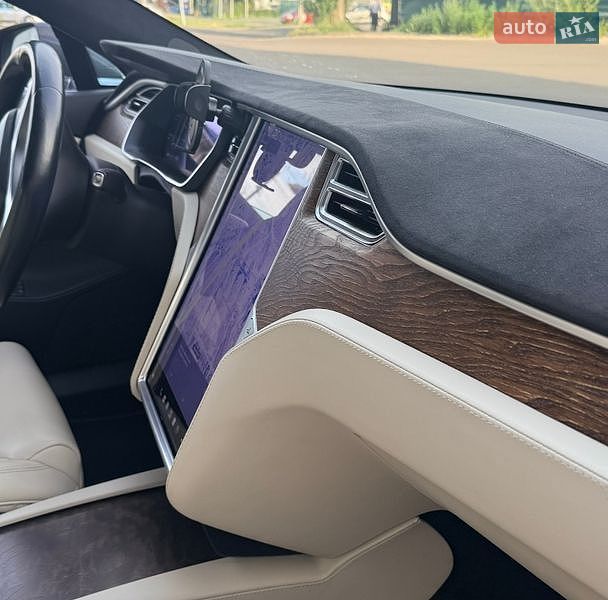 Лифтбек Tesla Model S 2017 в Киеве