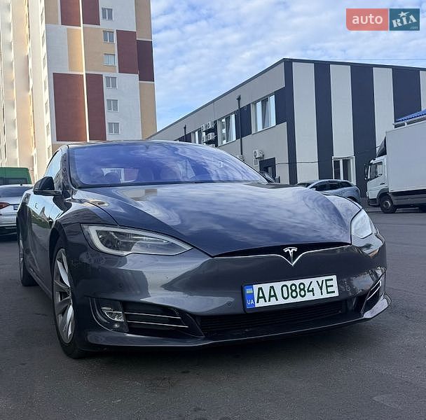 Лифтбек Tesla Model S 2017 в Киеве