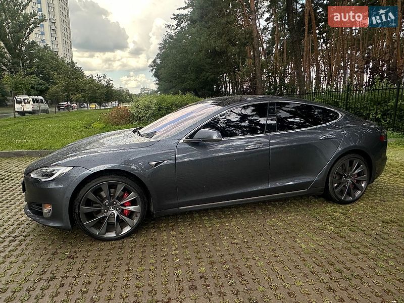 Ліфтбек Tesla Model S 2018 в Києві