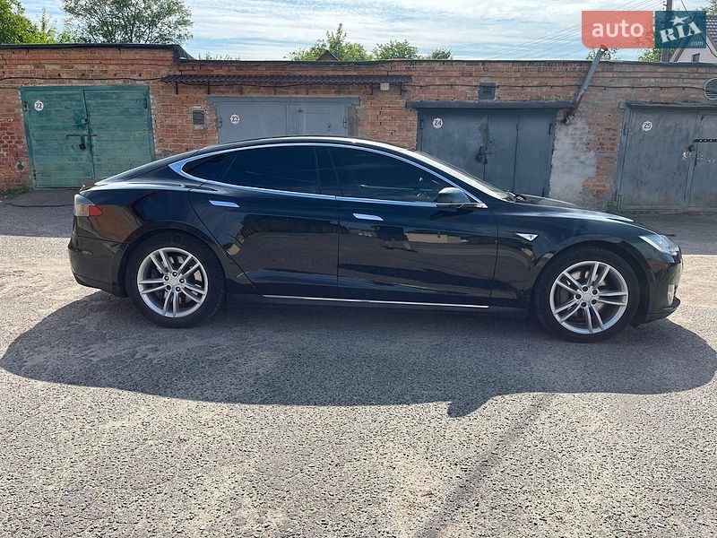 Tesla Model S 2014