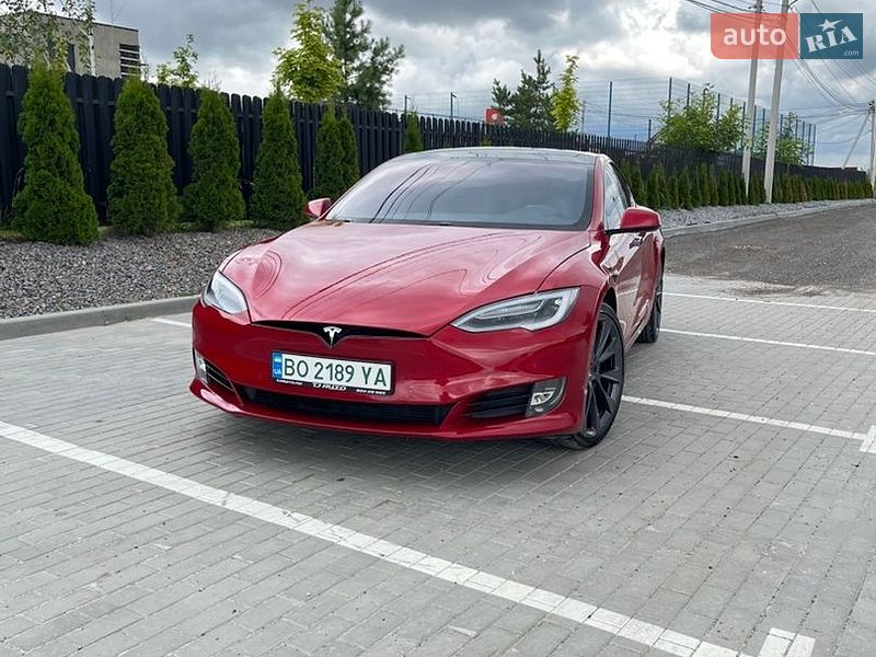 Ліфтбек Tesla Model S 2018 в Тернополі