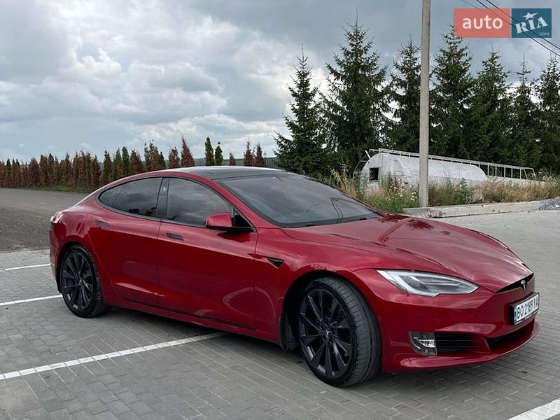 Ліфтбек Tesla Model S 2018 в Тернополі