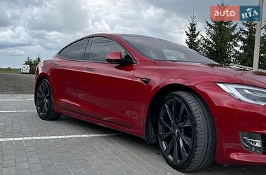 Ліфтбек Tesla Model S 2018 в Тернополі