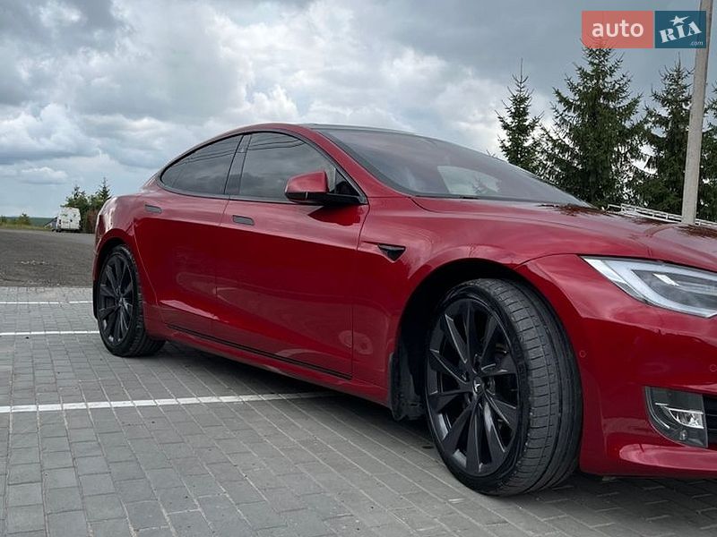 Ліфтбек Tesla Model S 2018 в Тернополі