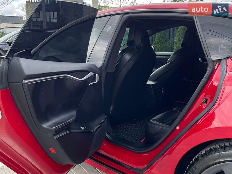 Ліфтбек Tesla Model S 2018 в Тернополі
