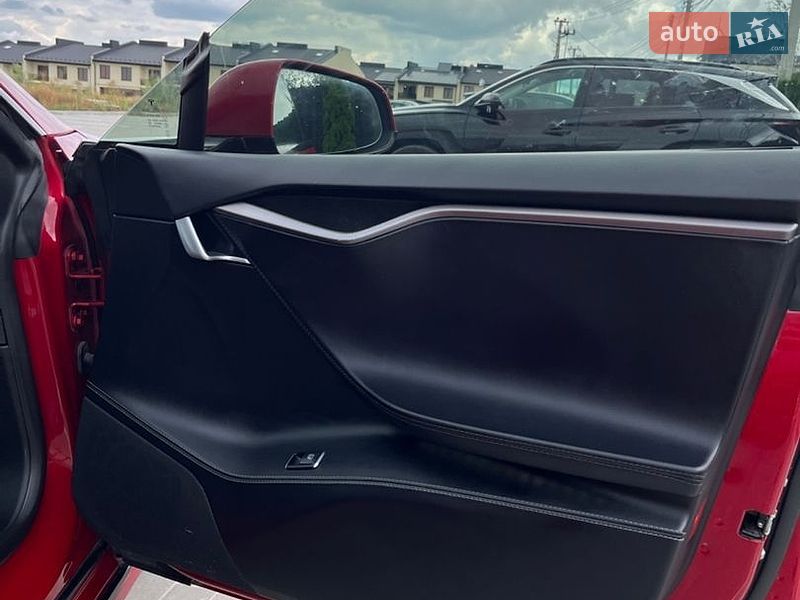 Ліфтбек Tesla Model S 2018 в Тернополі