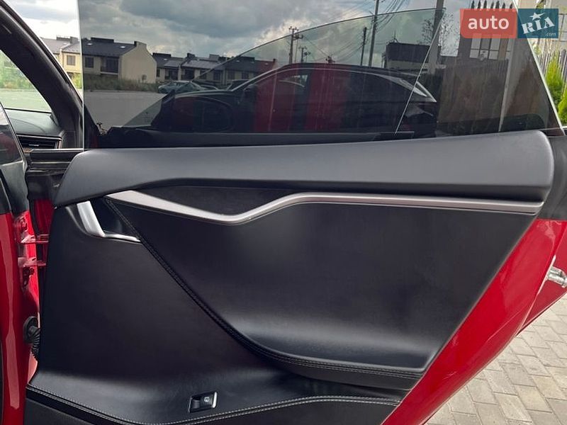 Ліфтбек Tesla Model S 2018 в Тернополі
