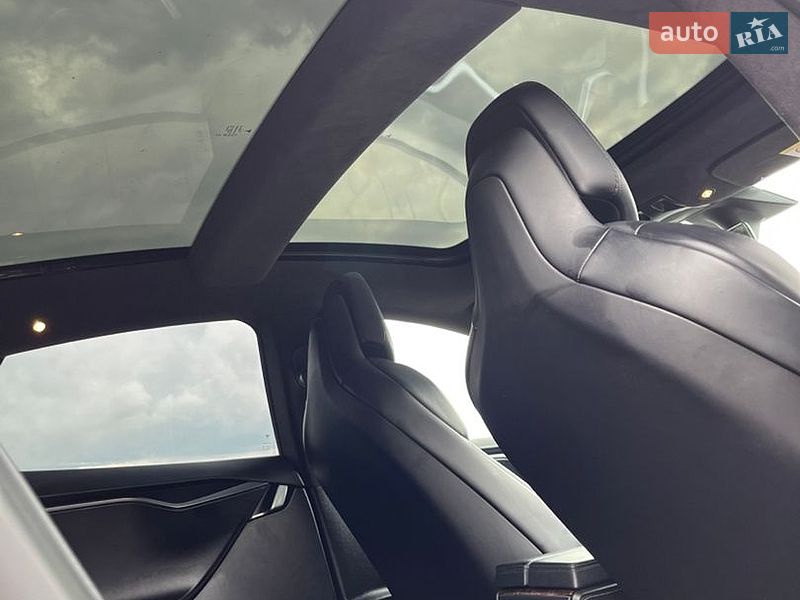 Ліфтбек Tesla Model S 2018 в Тернополі