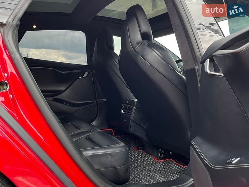 Ліфтбек Tesla Model S 2018 в Тернополі