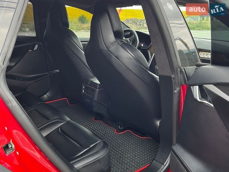 Ліфтбек Tesla Model S 2018 в Тернополі