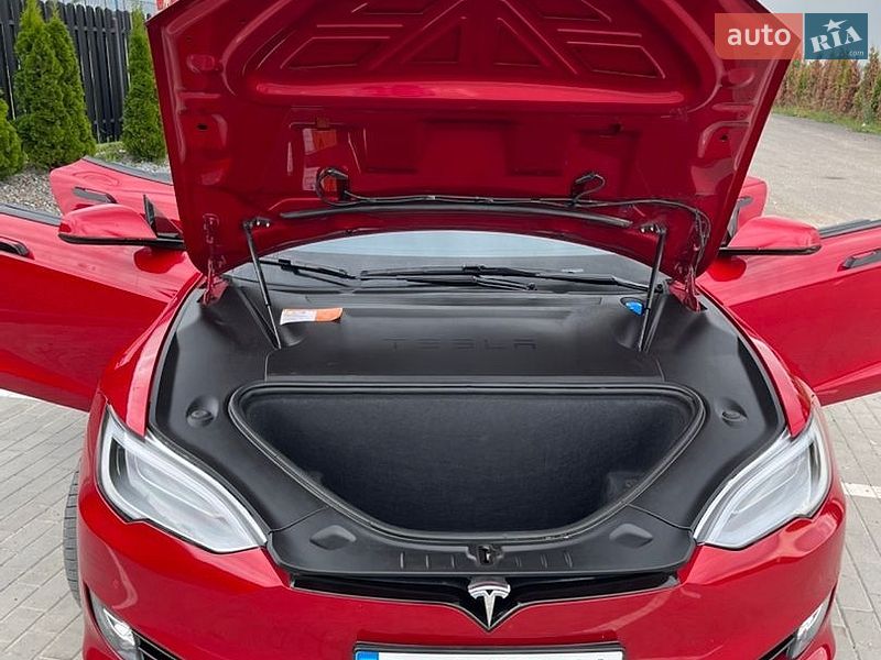 Ліфтбек Tesla Model S 2018 в Тернополі