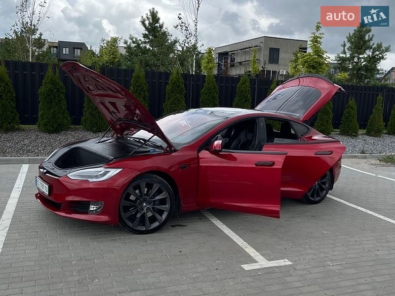 Ліфтбек Tesla Model S 2018 в Тернополі