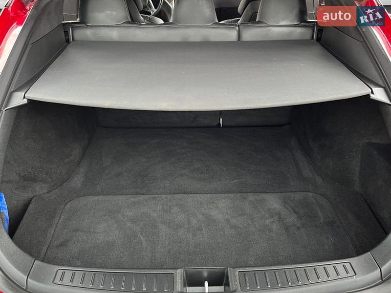 Ліфтбек Tesla Model S 2018 в Тернополі