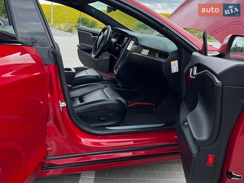Ліфтбек Tesla Model S 2018 в Тернополі