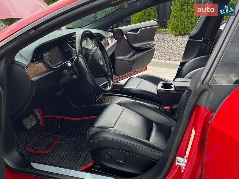 Ліфтбек Tesla Model S 2018 в Тернополі
