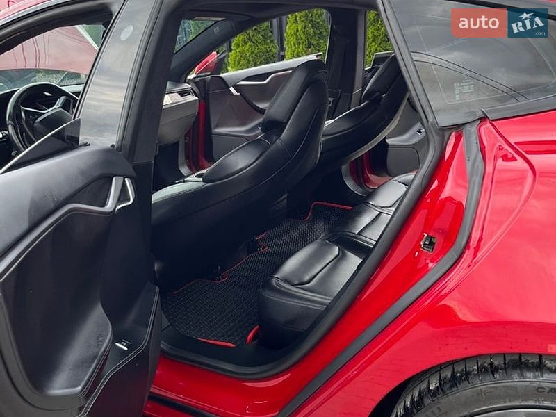 Ліфтбек Tesla Model S 2018 в Тернополі