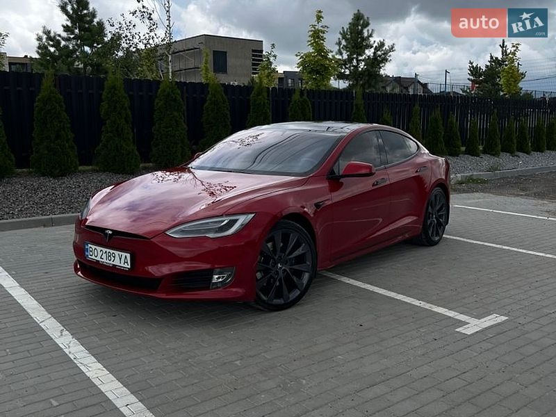 Ліфтбек Tesla Model S 2018 в Тернополі