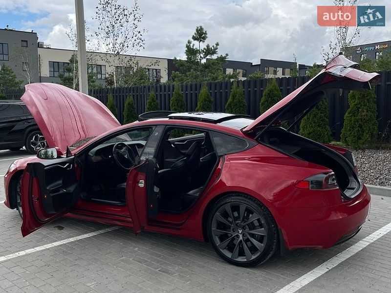 Ліфтбек Tesla Model S 2018 в Тернополі