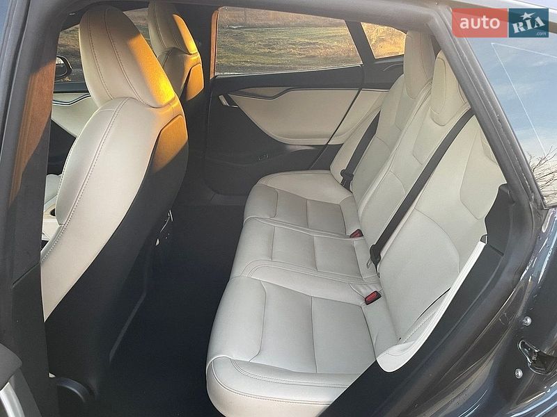 Лифтбек Tesla Model S 2020 в Броварах