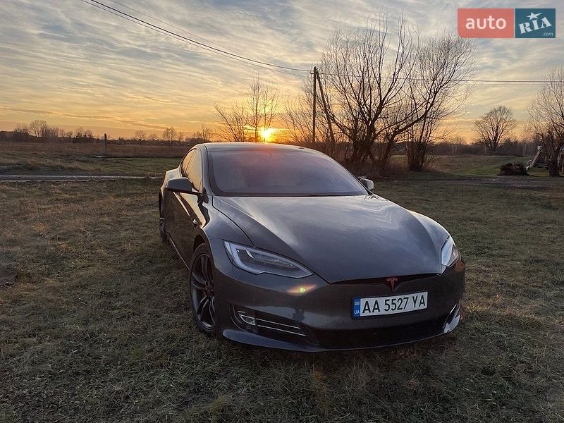 Лифтбек Tesla Model S 2020 в Броварах