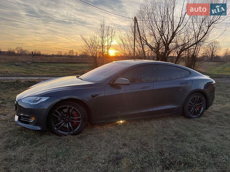 Лифтбек Tesla Model S 2020 в Броварах