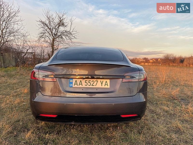Лифтбек Tesla Model S 2020 в Броварах