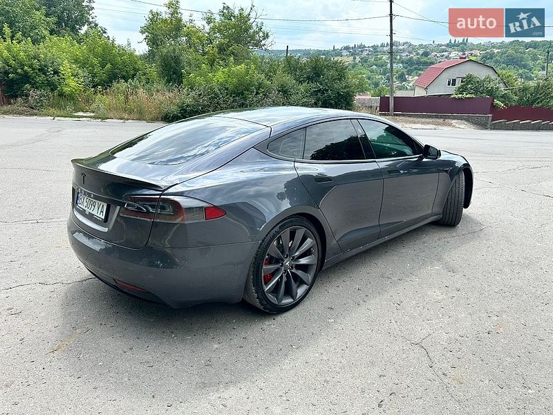 Ліфтбек Tesla Model S 2016 в Городку