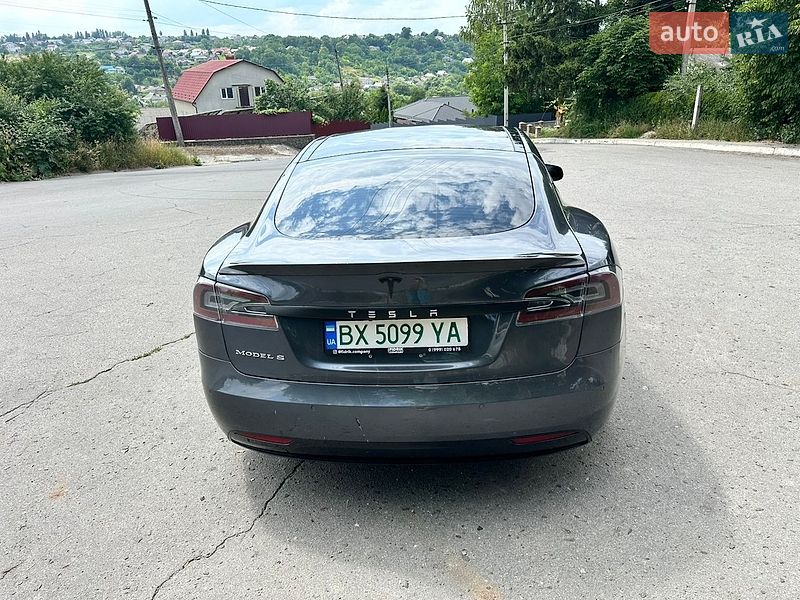 Ліфтбек Tesla Model S 2016 в Городку
