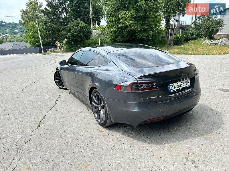 Ліфтбек Tesla Model S 2016 в Городку
