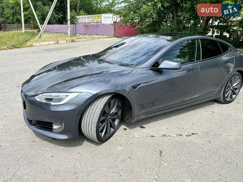 Ліфтбек Tesla Model S 2016 в Городку