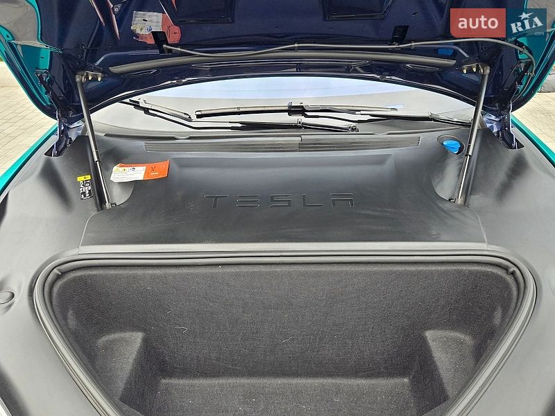 Лифтбек Tesla Model S 2018 в Киеве