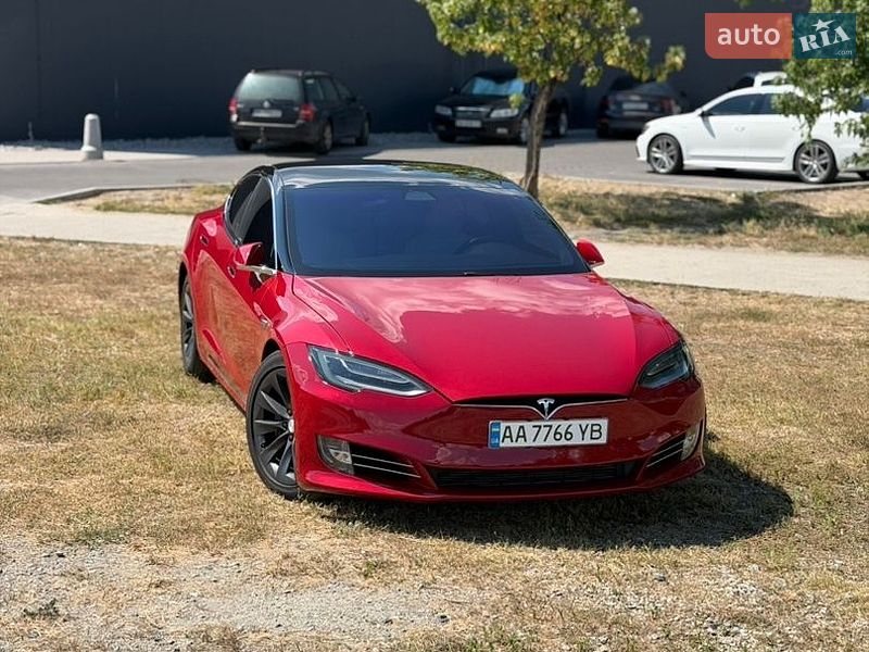 Лифтбек Tesla Model S 2018 в Киеве