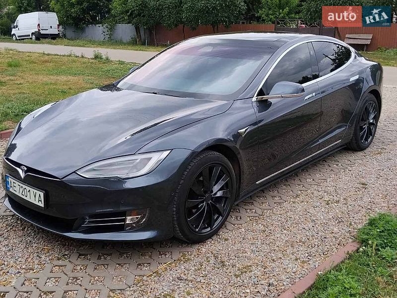 Tesla Model S 2018