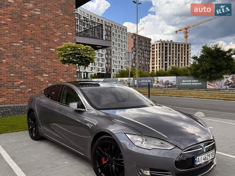 Лифтбек Tesla Model S 2014 в Киеве фото Лифтбек Tesla Model S 2014 в Киеве