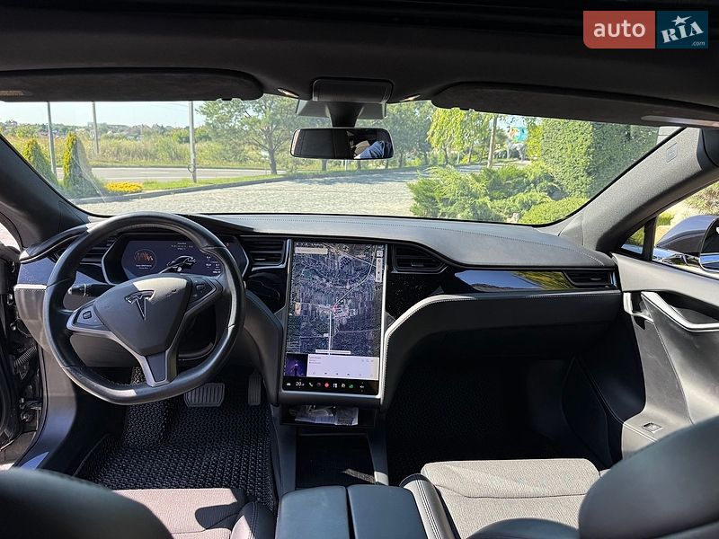 Лифтбек Tesla Model S 2018 в Львове