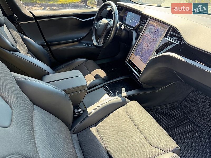 Лифтбек Tesla Model S 2018 в Львове