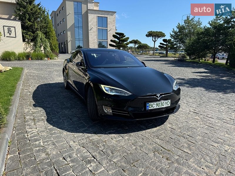 Лифтбек Tesla Model S 2018 в Львове