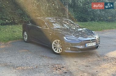 Лифтбек Tesla Model S 2017 в Звягеле