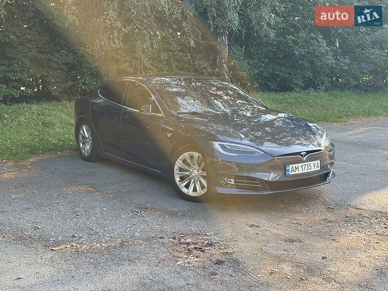 Лифтбек Tesla Model S 2017 в Звягеле