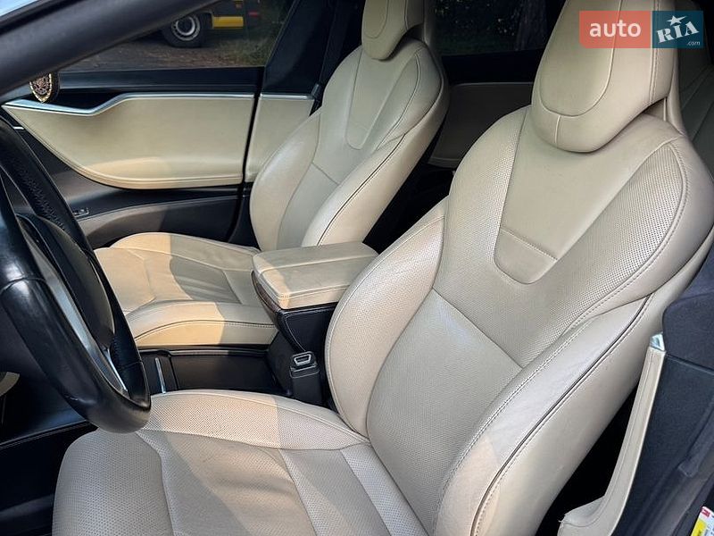 Лифтбек Tesla Model S 2017 в Звягеле