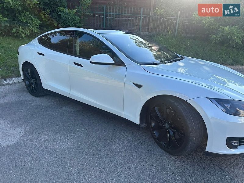 Ліфтбек Tesla Model S 2013 в Львові