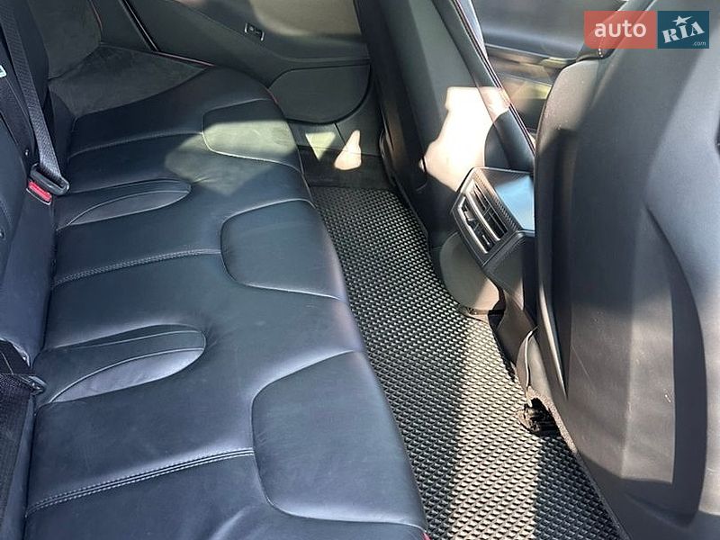 Ліфтбек Tesla Model S 2013 в Львові