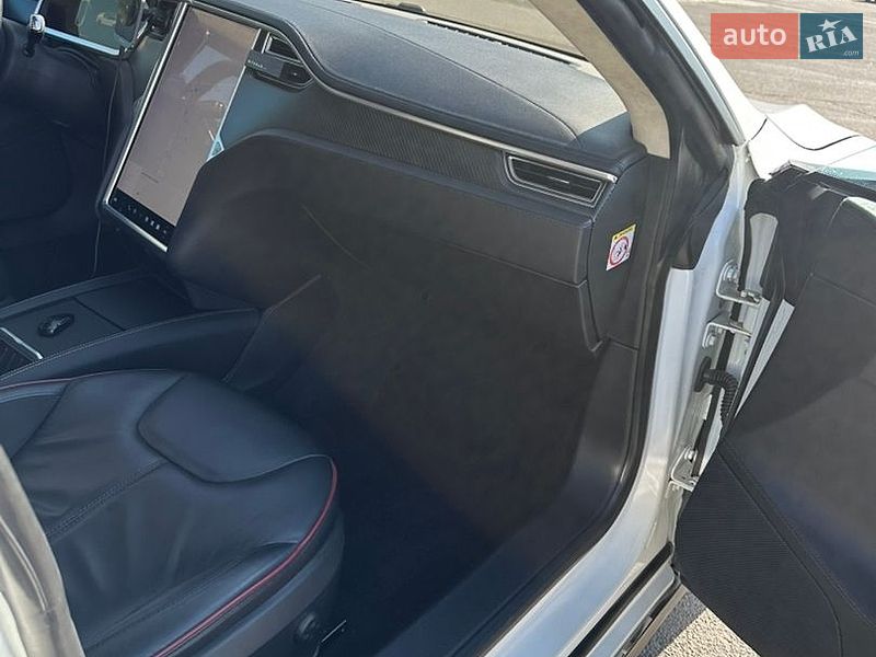 Ліфтбек Tesla Model S 2013 в Львові