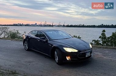 Лифтбек Tesla Model S 2015 в Днепре
