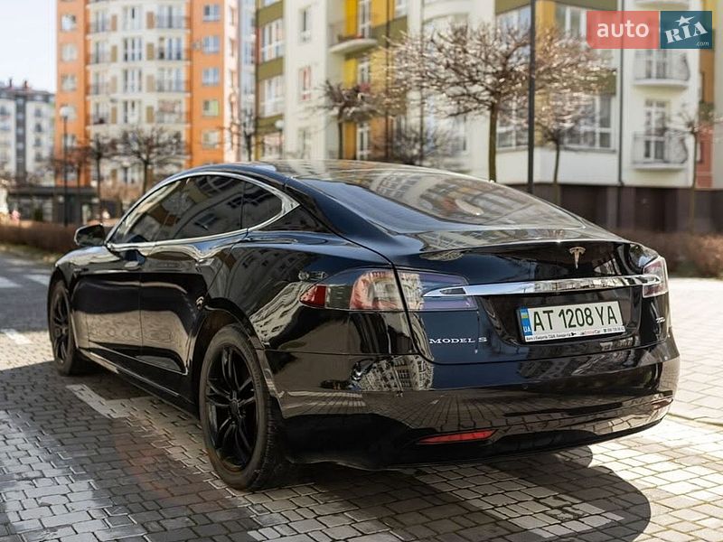 Лифтбек Tesla Model S 2018 в Львове