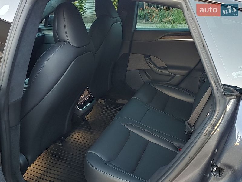 Лифтбек Tesla Model S 2021 в Днепре