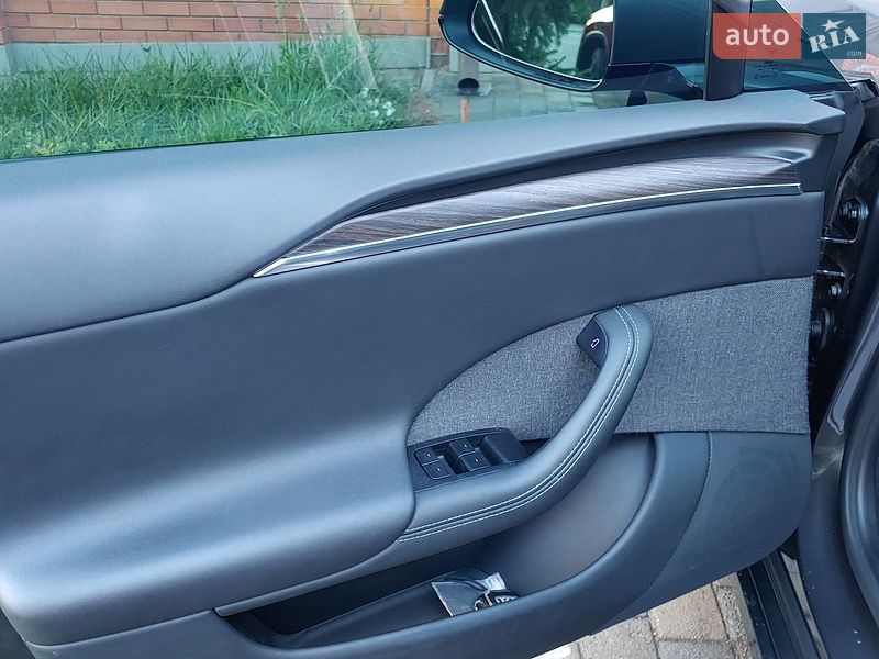 Лифтбек Tesla Model S 2021 в Днепре