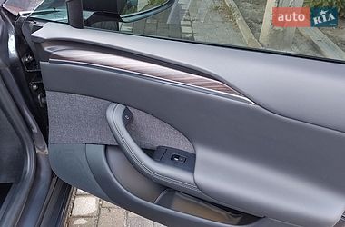 Лифтбек Tesla Model S 2021 в Днепре