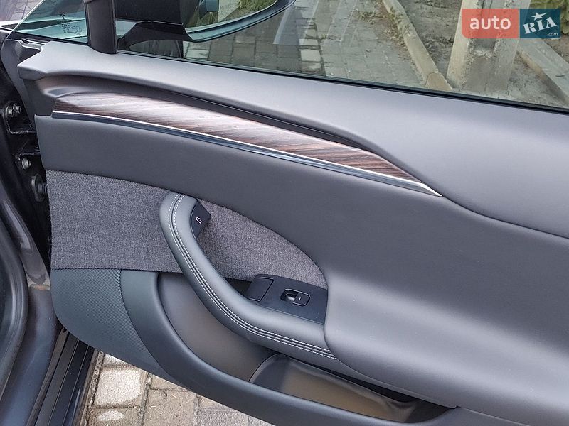 Лифтбек Tesla Model S 2021 в Днепре